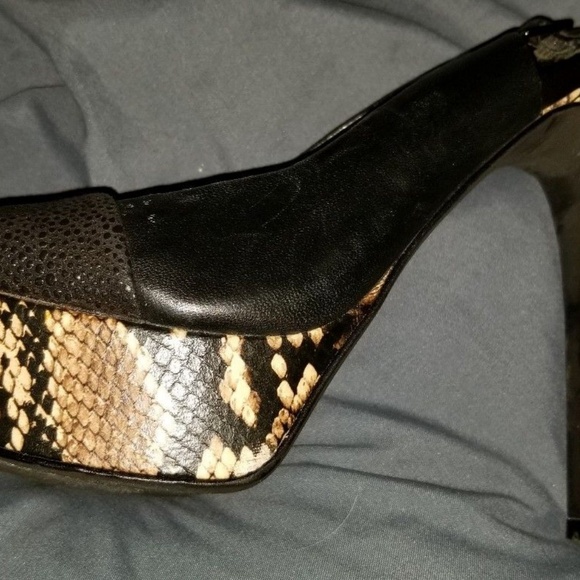 Snakeprint Trim Slingback Stilettos 8 1/2 B - Picture 3 of 5